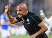 开云体育入口-梦幻足球场上，新星争相问鼎