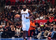 开云体育中国-76人险胜山东队，麦科勒姆点燃赛场