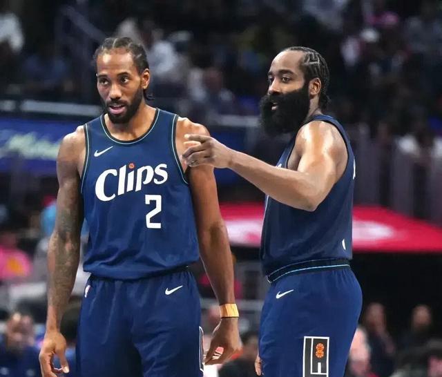 中国男篮鏖战马刺，伦纳德打破历史纪录