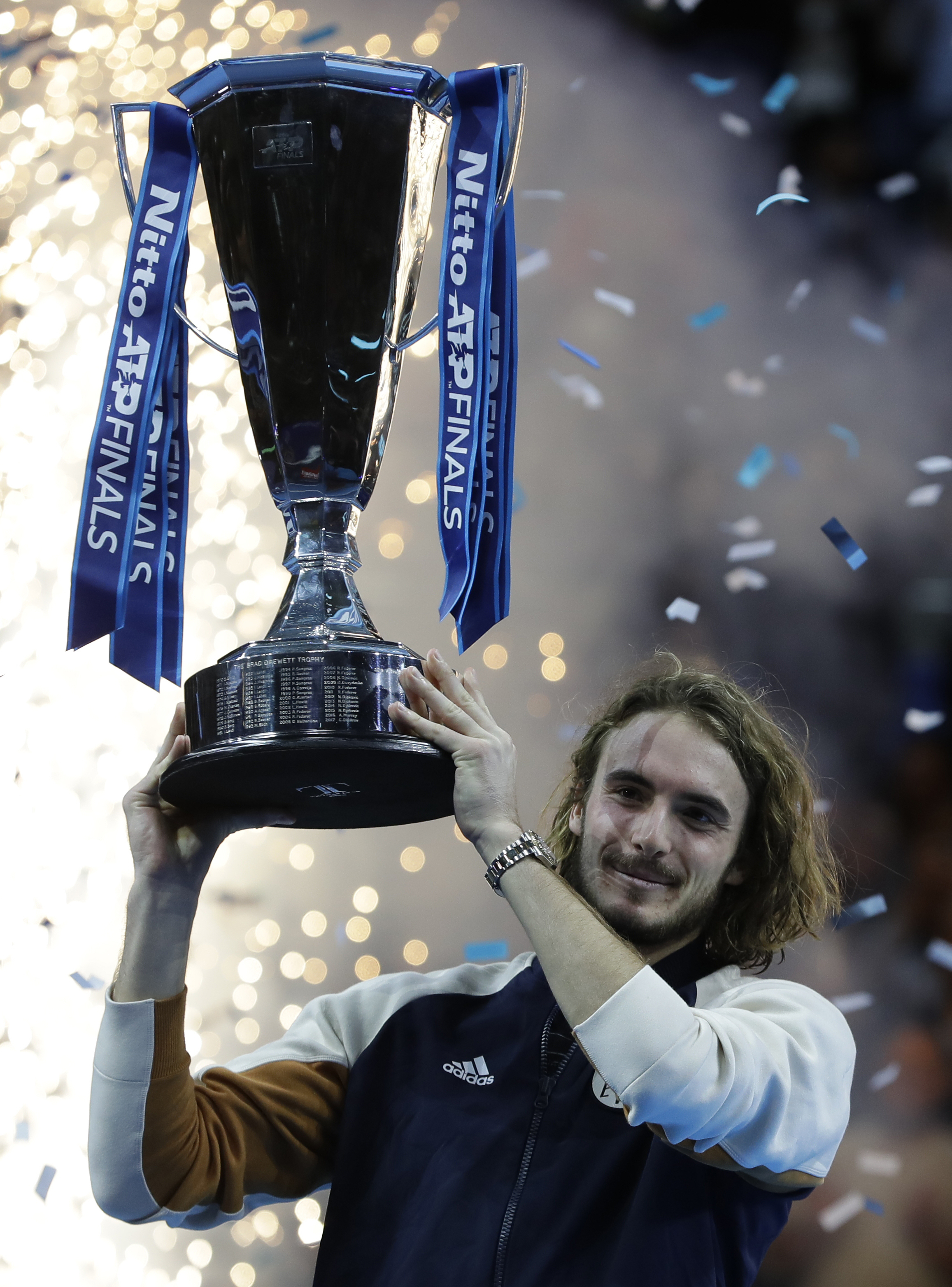 包含澳大利亚网球队血洗法国网球队，西西帕斯惊艳世界的词条