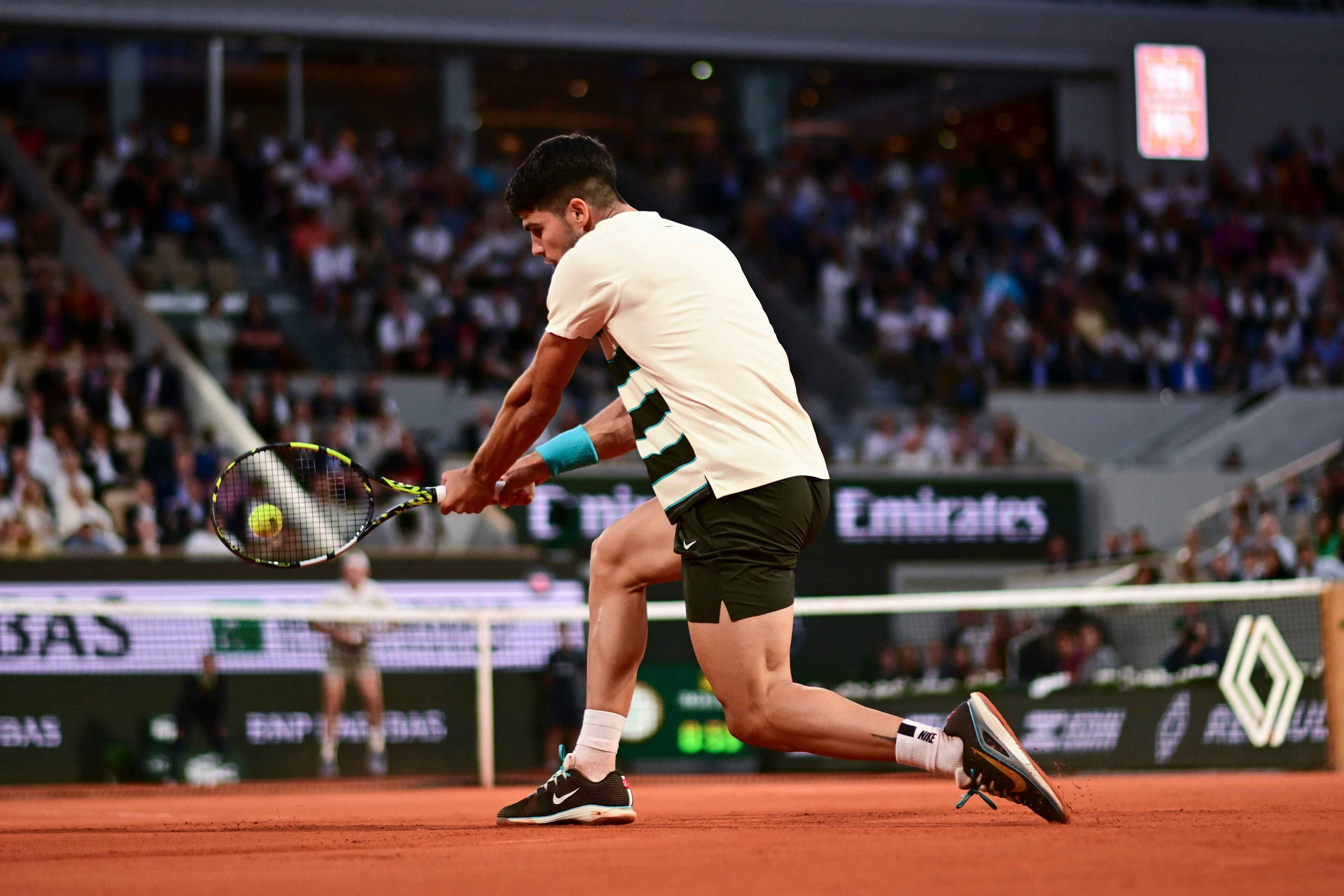 日本网球队强势英国网球队，阿尔卡拉斯绝境逆转的简单介绍