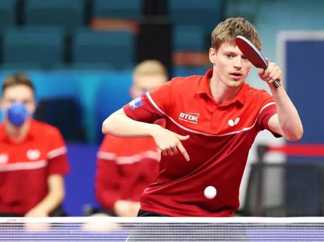 英国乒乓球队险胜德国乒乓球队，奥恰洛夫统治全场的简单介绍