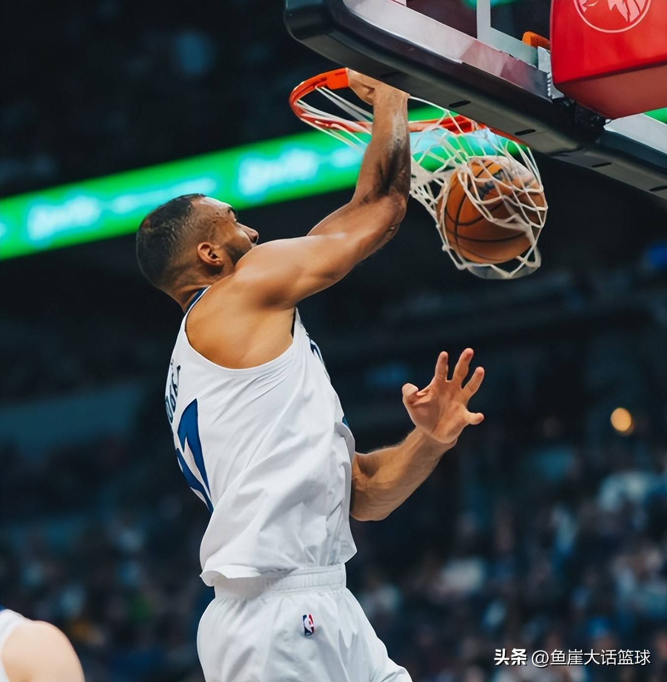 关于鹈鹕绝地反击尼日利亚男篮，戈贝尔爆发神勇的信息