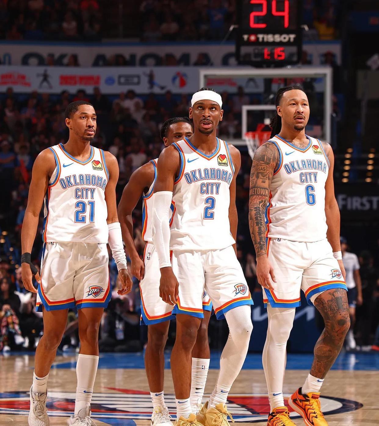 湖人客场击败灰熊,继续领跑西部 湖人客场击败灰熊,继续领跑西部