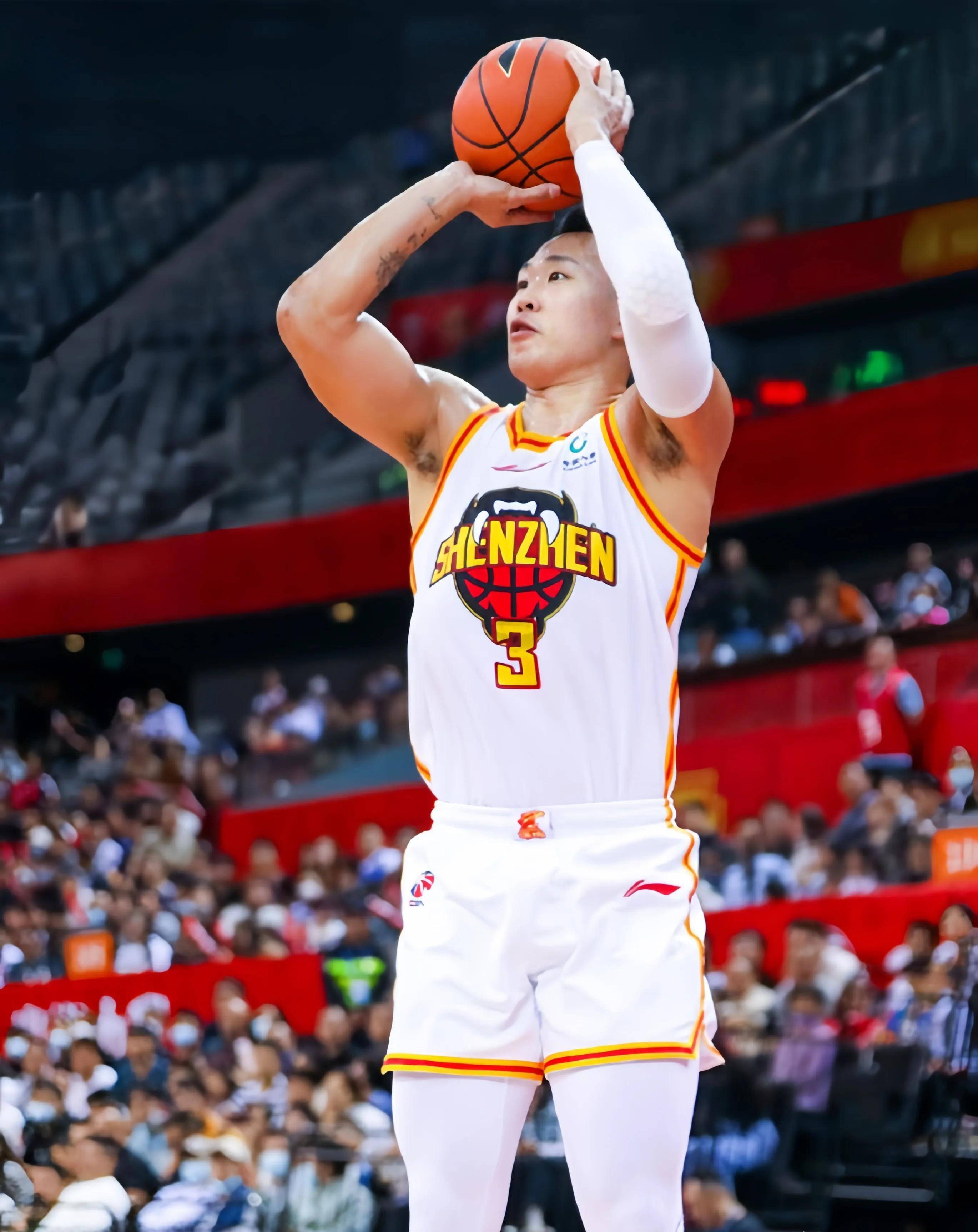 高能篮球比赛强势来袭,球员表现超群 高能篮球比赛强势来袭,球员表现超群