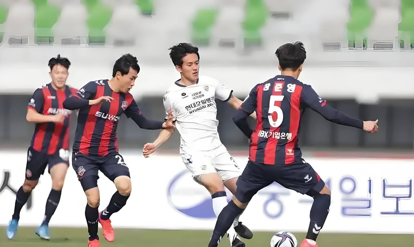 国安主场憾负首尔FC,亚冠出线形势严峻 国安主场憾负首尔FC,亚冠出线形势严峻