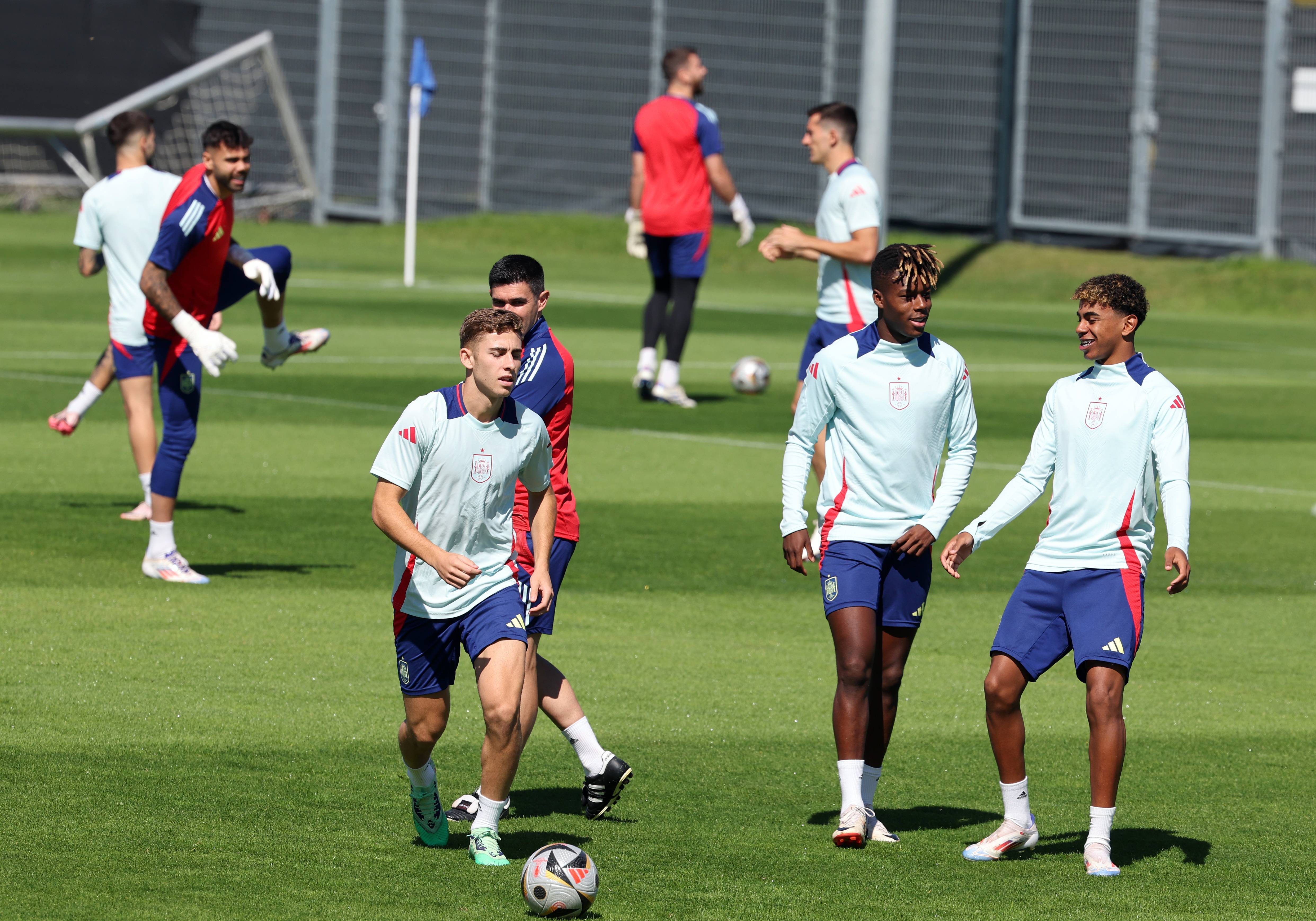 西班牙运动员努力奋斗，成功闯入半决赛