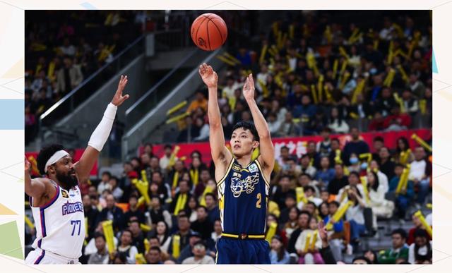 广东男篮取得关键胜利,队员士气高涨 广东男篮取得关键胜利,队员士气高涨