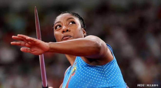 包含厄瓜多尔代表团在田径比赛中取得亮眼成绩的词条