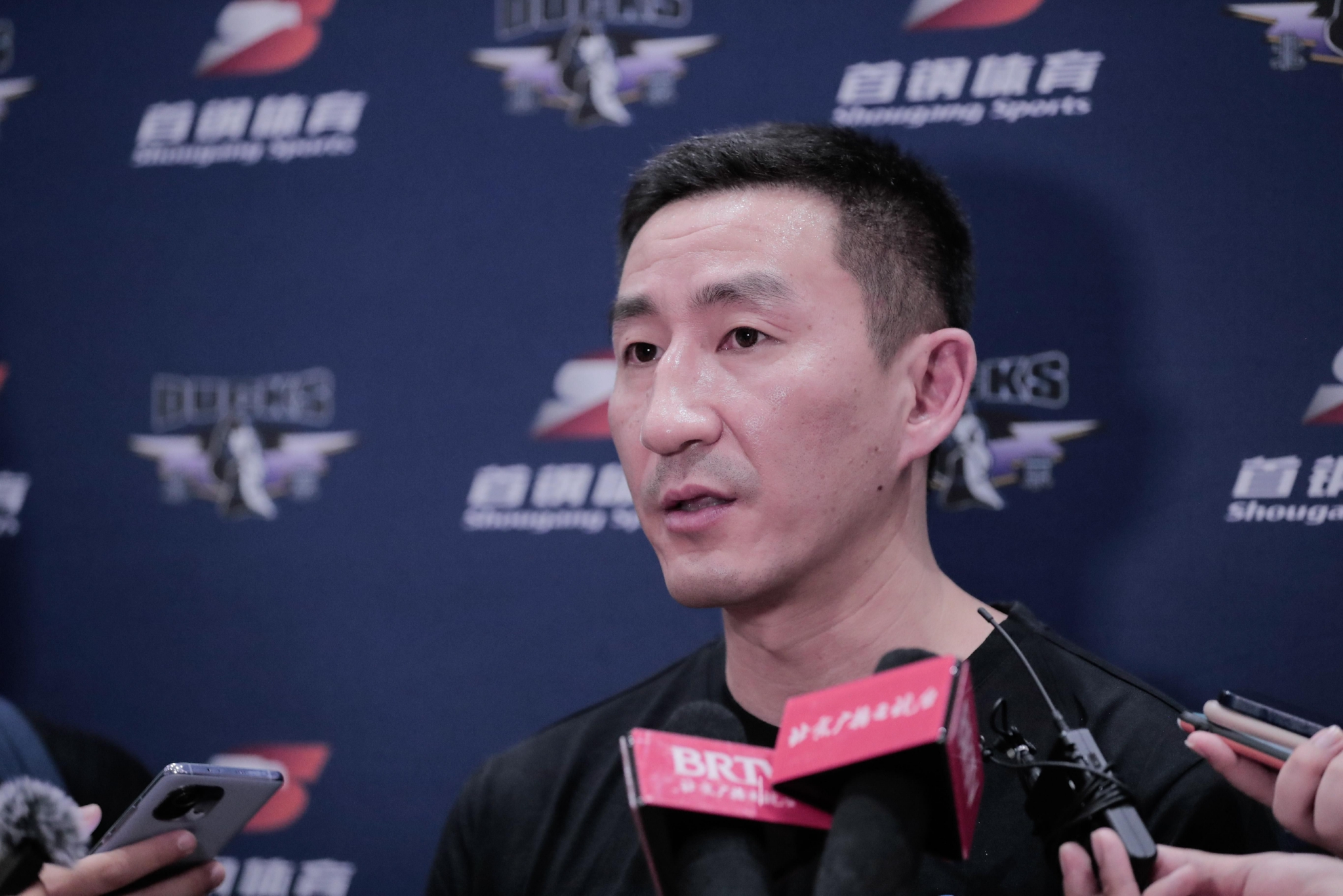 关于北京首钢主教练变阵，战术效果显著的信息