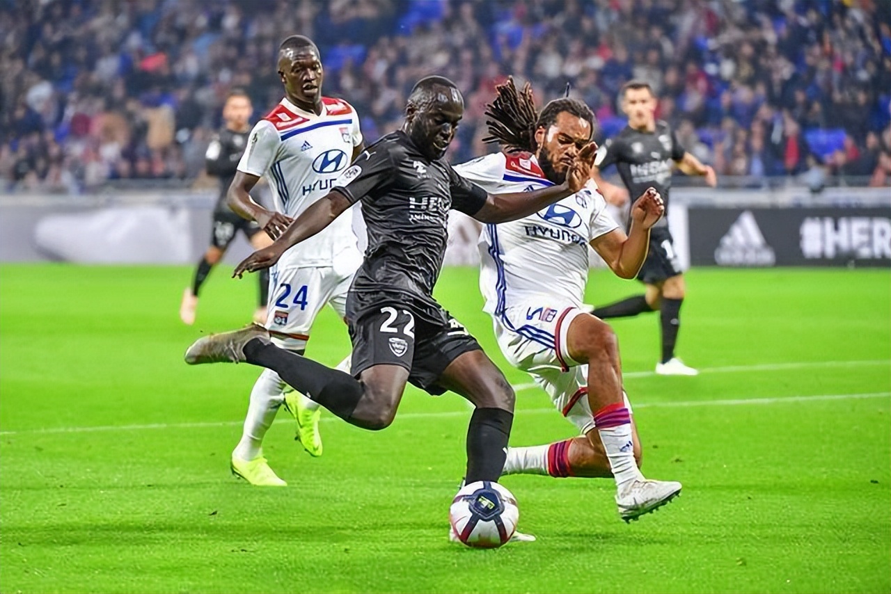 法兰克福客场反客为主，全队奋力争球取胜的简单介绍