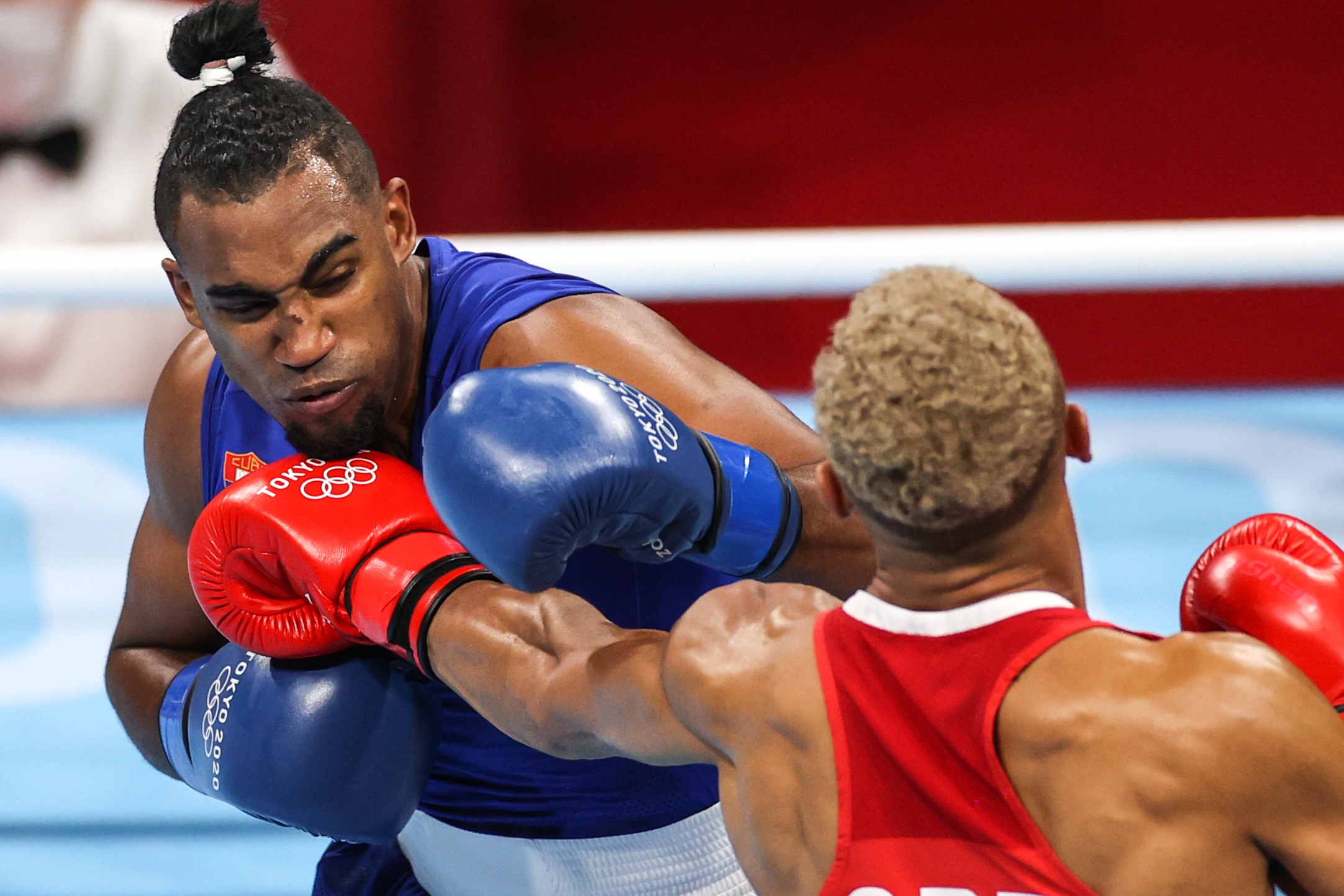 古巴选手勇夺冠决赛中稳操胜券