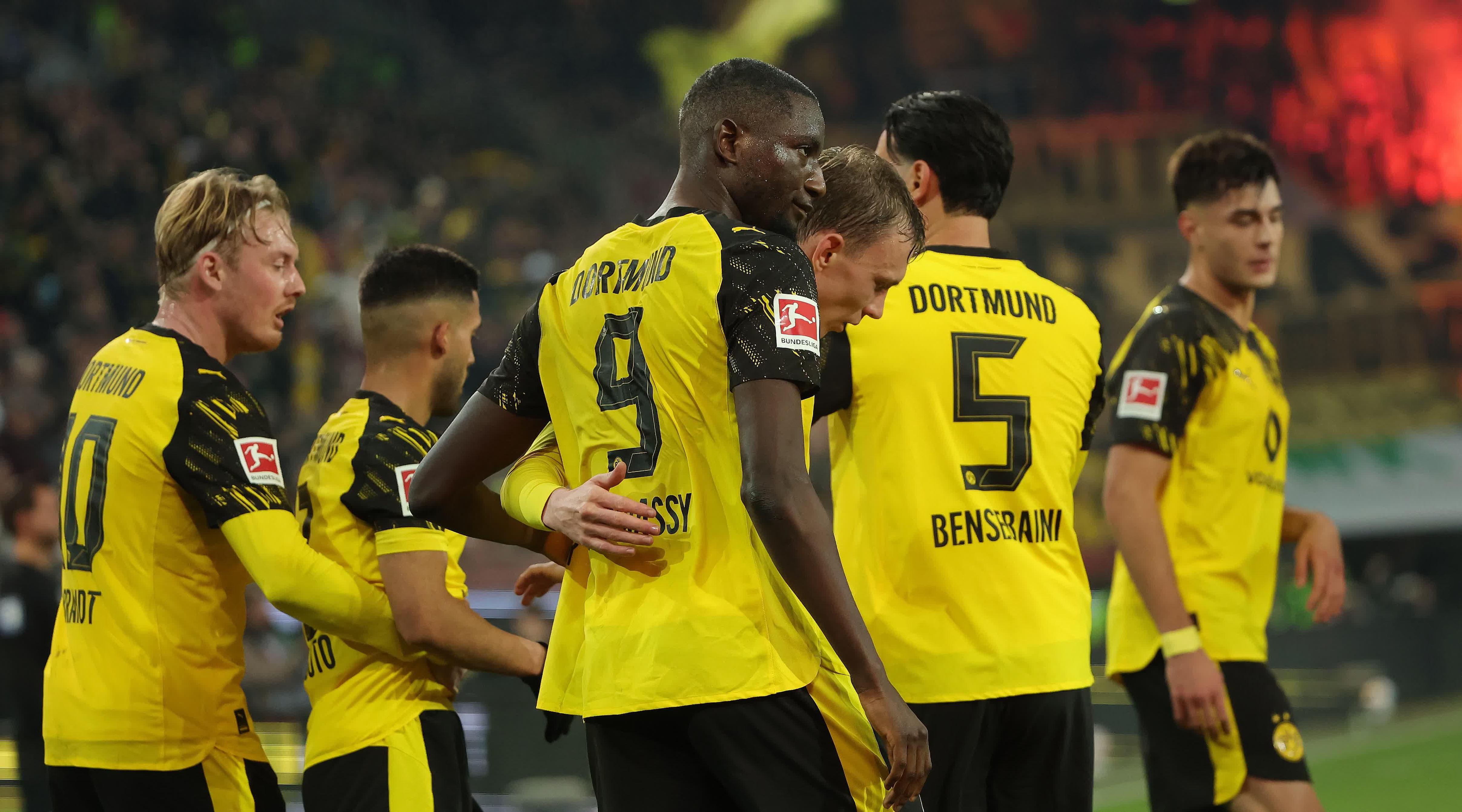 包含多特蒙德再次展现强大实力，取得胜利的词条