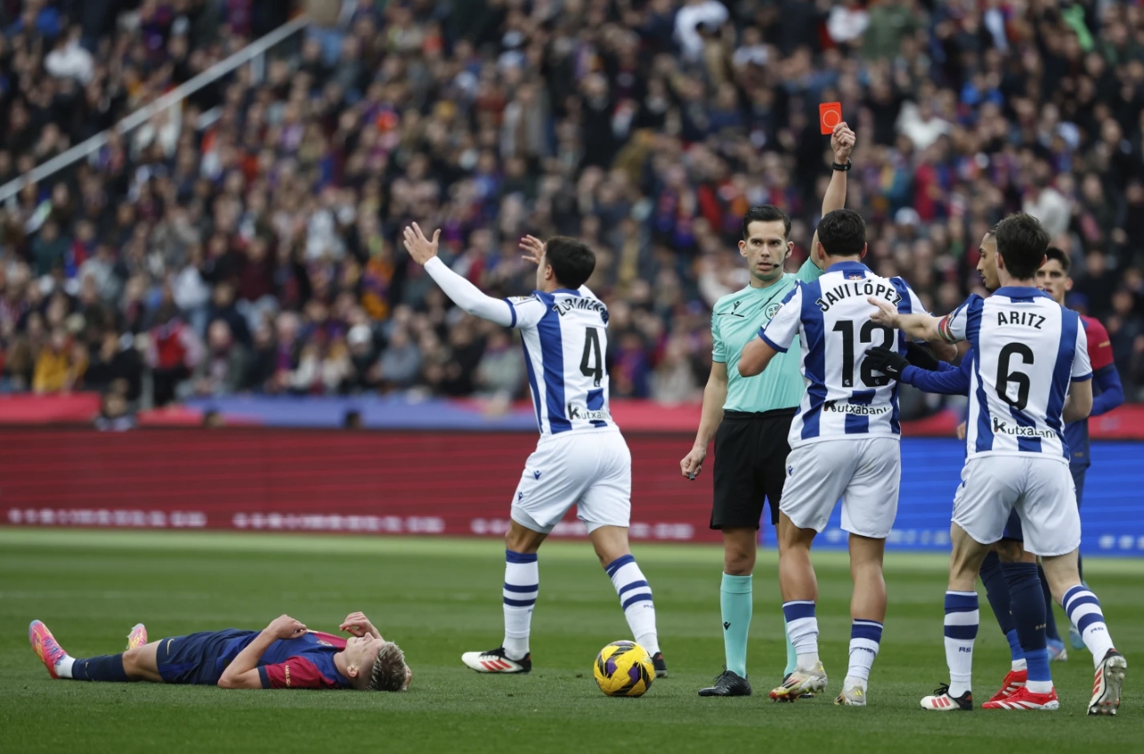 包含巴塞罗那球员受伤，或将缺席下一场比赛的词条