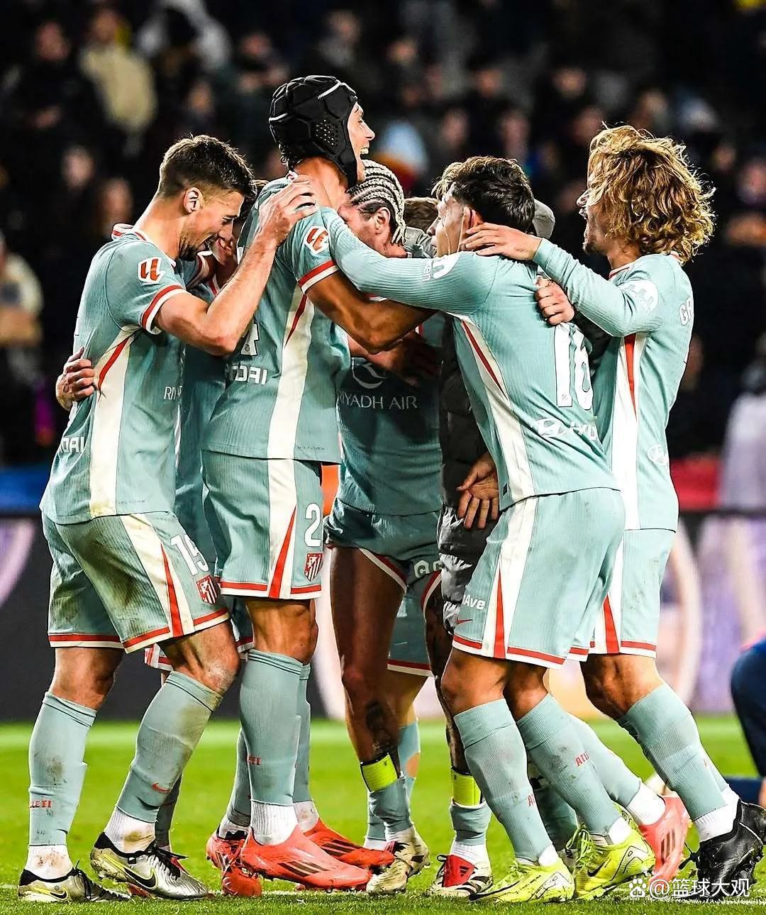 包含顶尖球队角逐激烈，赛场火爆赛事连连的词条