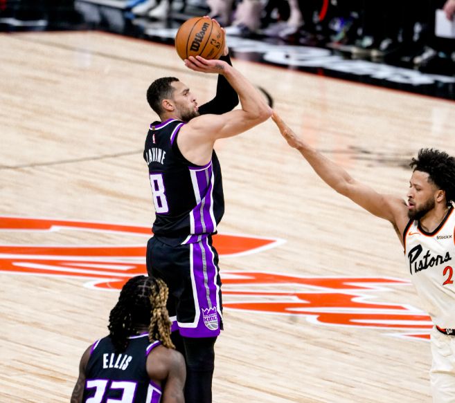 猛龙险胜尼克斯，拉文状态火热