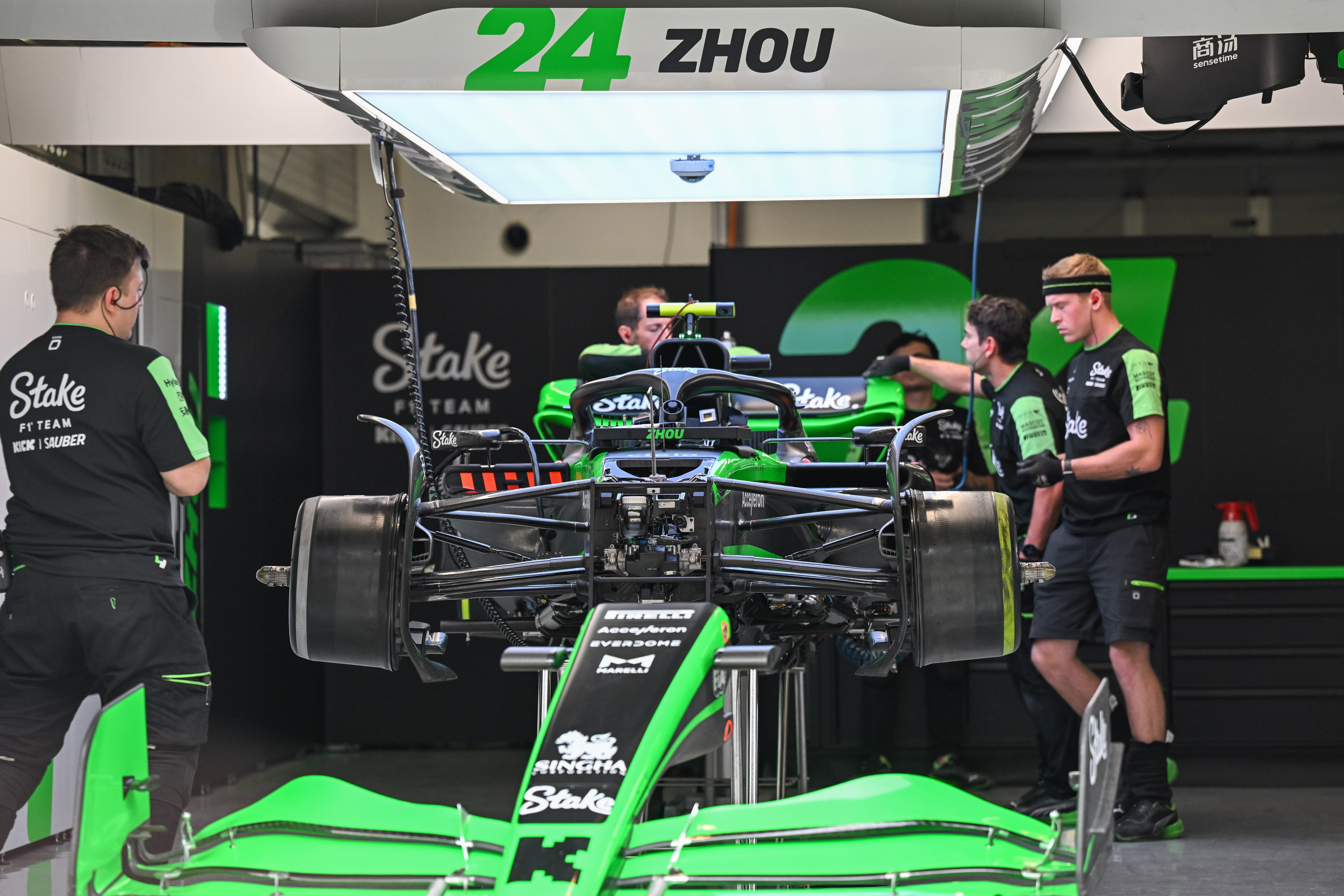 雷诺车队完胜红牛二队，周冠宇惊艳四座的简单介绍