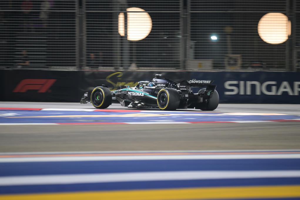 包含红牛二队横扫雷诺车队，拉塞尔统治全场的词条