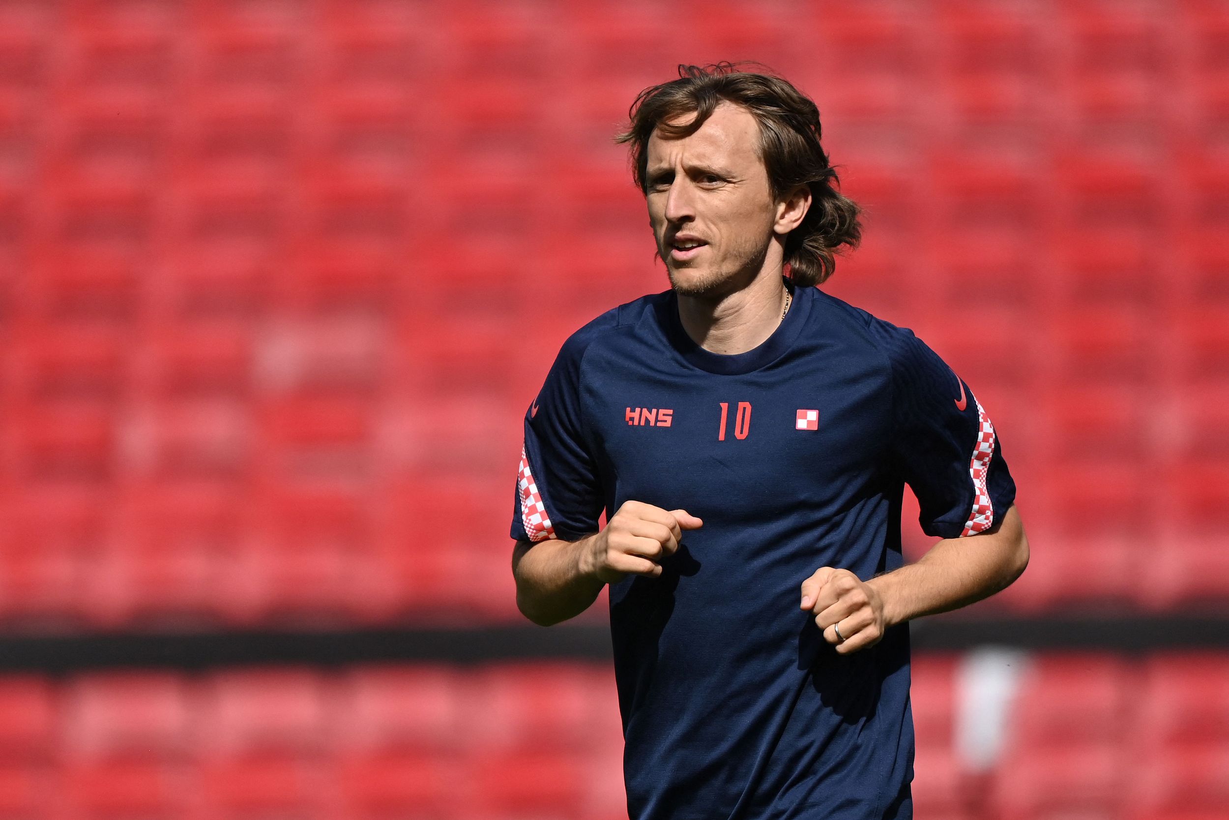 波兰险胜韩国，莫德里奇点燃赛场