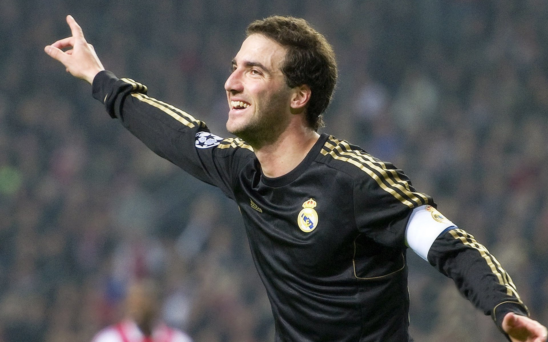 赛道与球场,当浓眉接管F1争冠战,公牛已横扫老鹰