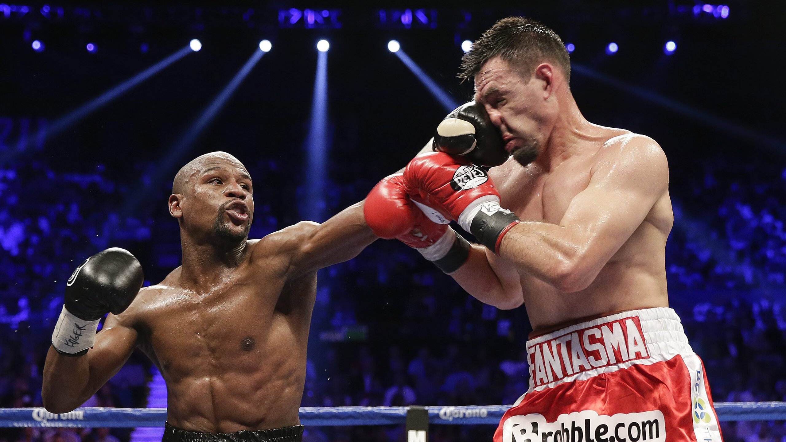 巅峰对决，深圳队力克黄蜂，米切尔关键进球定乾坤